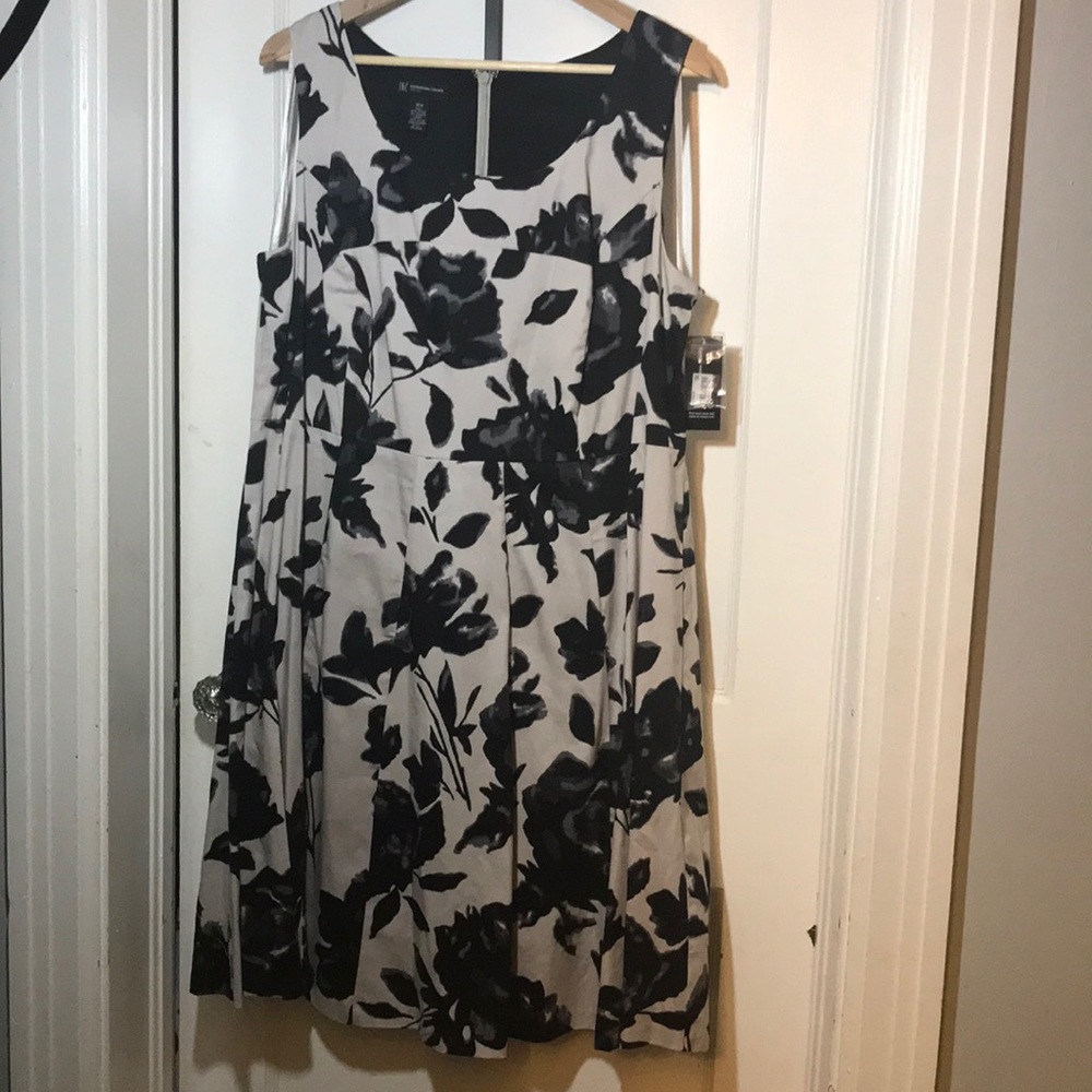 INC International Concepts Dress sleeveless. Black/Gray Roses Fit & Flare. 18W